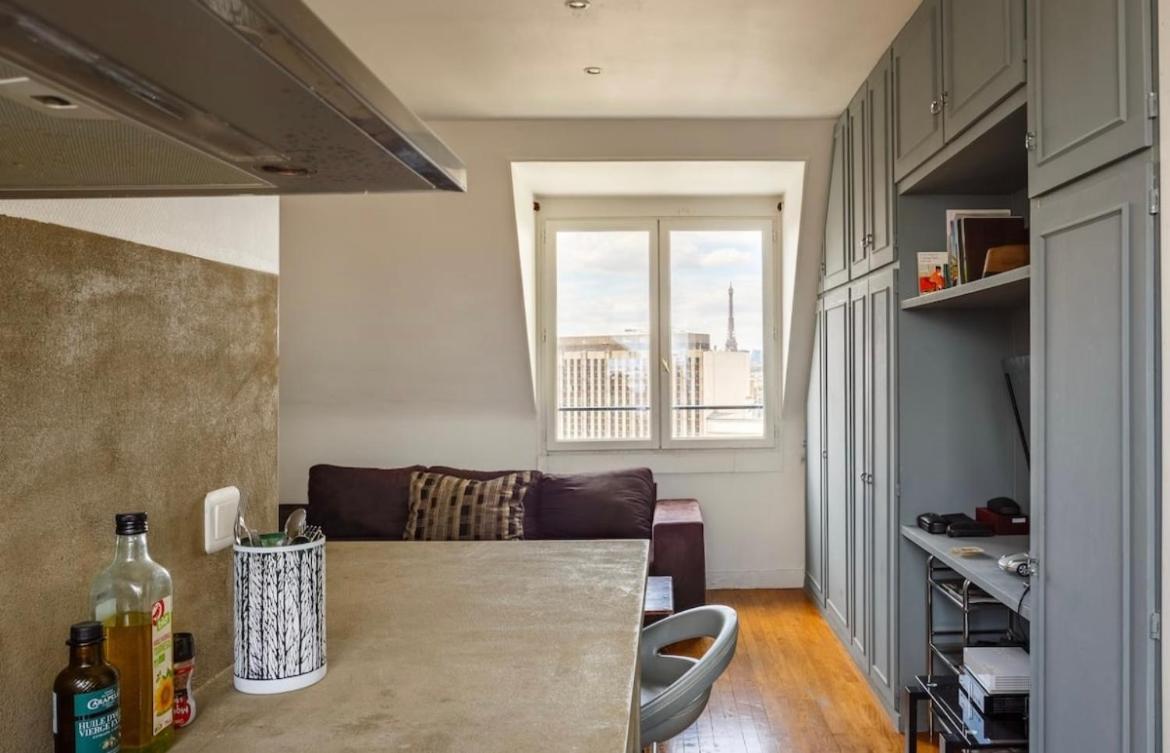 Beautiful Apartment With A View Of Eiffel Tower In Center Paris Eksteriør bilde